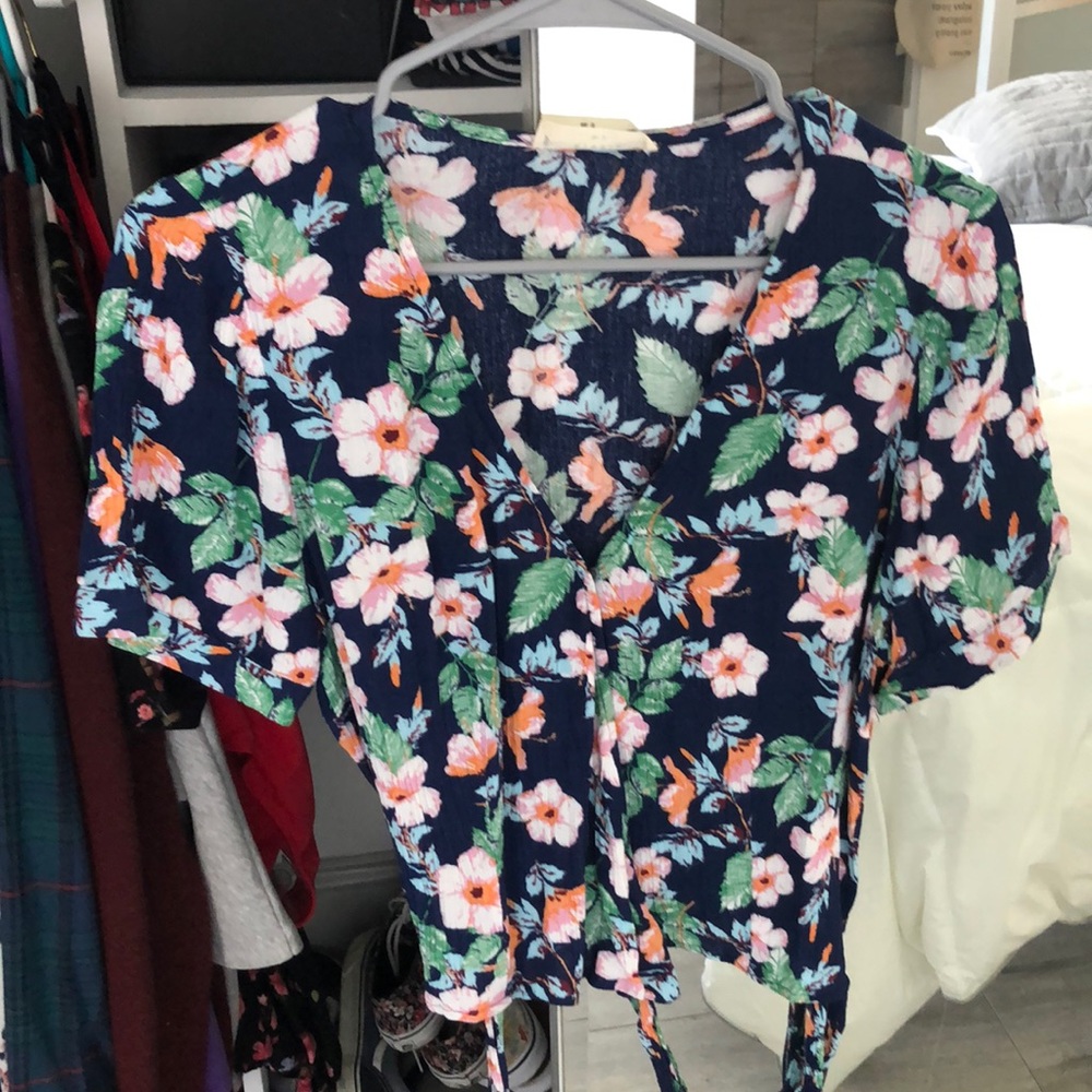 Cute side tie top
